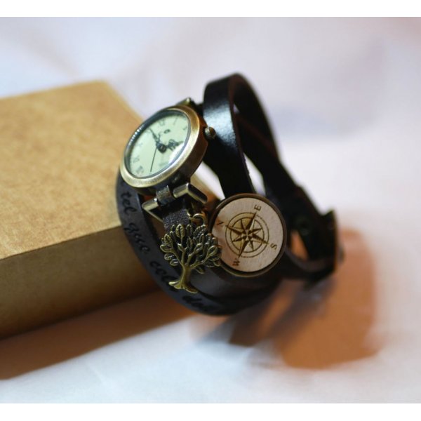 Reloj pulsera de cuero con cabuj&oacute;n de madera para grabar