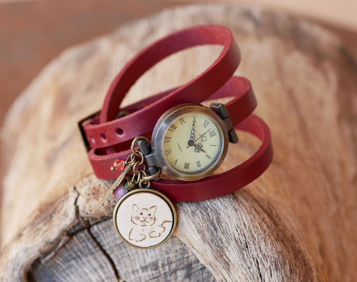 Reloj pulsera de cuero con cabujón de madera para grabar