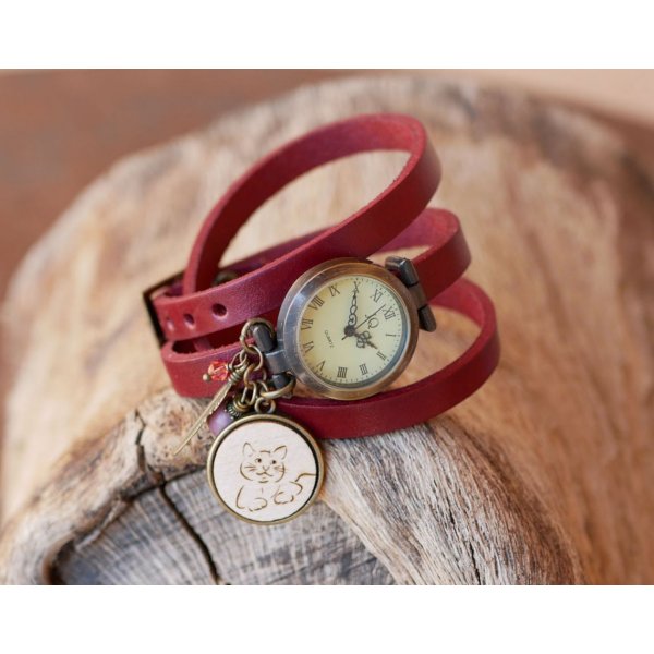 Reloj pulsera de cuero con cabuj&oacute;n de madera para grabar