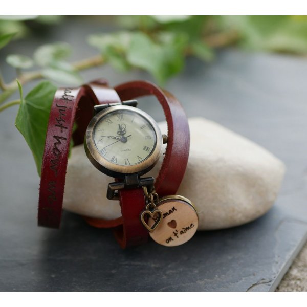Reloj pulsera de cuero con cabuj&oacute;n de madera para grabar