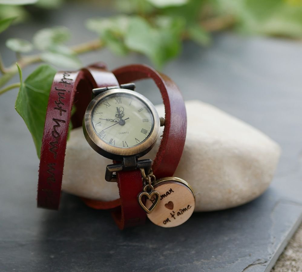 Reloj pulsera de cuero con cabujón de madera para grabar