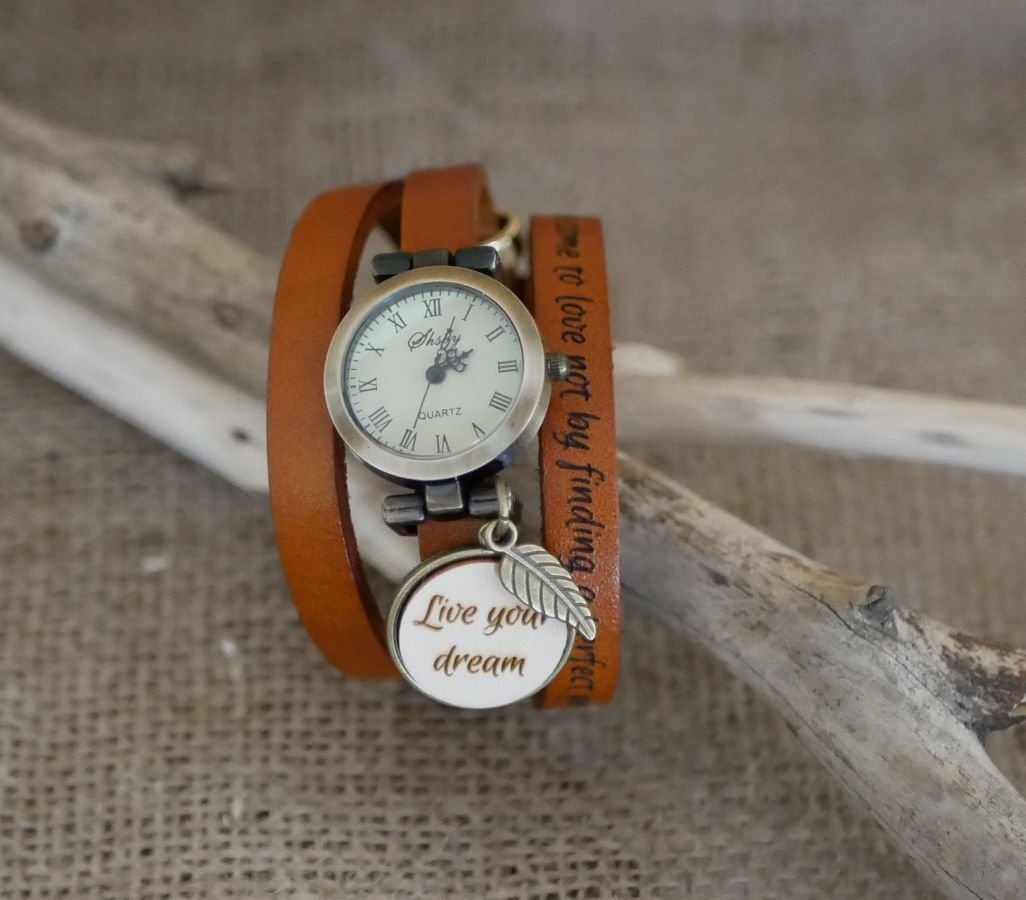 Reloj pulsera de cuero con cabujón de madera para grabar