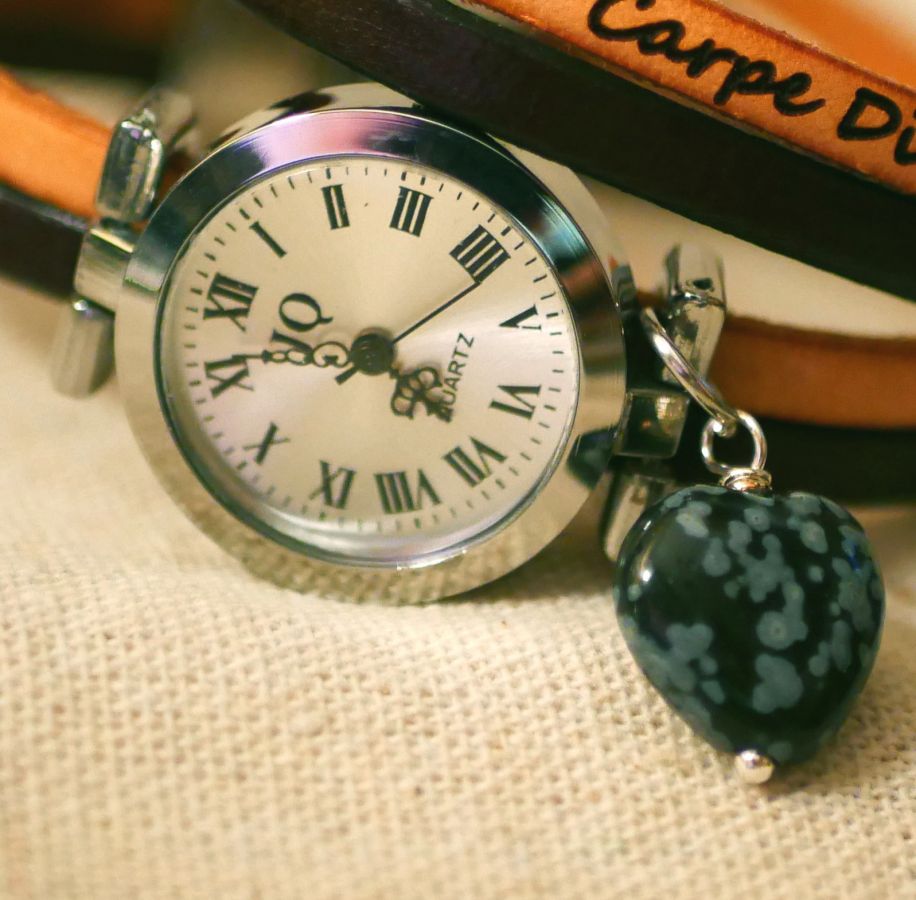 Reloj con doble correa de piel y corazón de piedra obsidiana, colores personalizables 