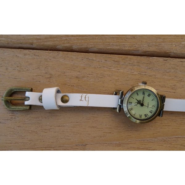 Reloj pulsera de piel con iniciales grabadas