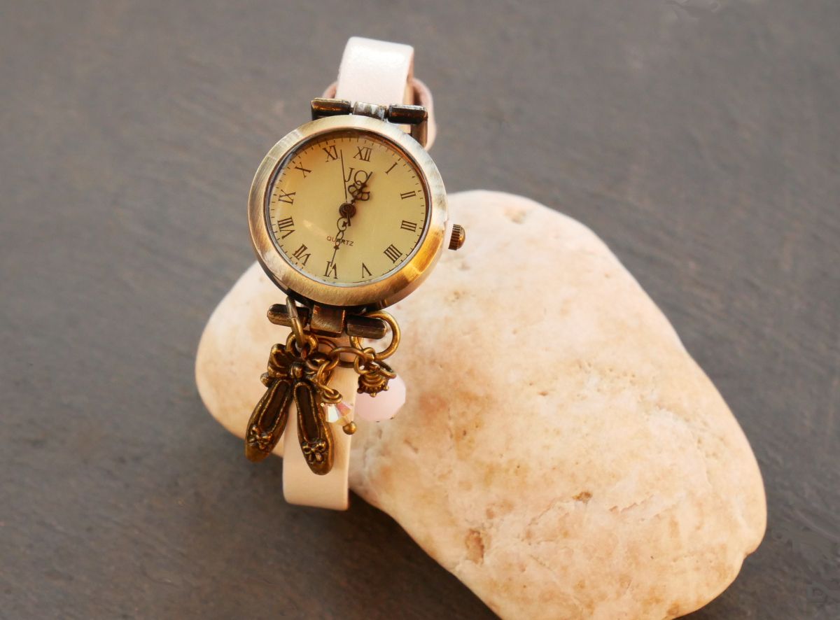 Reloj de niña con correa de piel charm zapatos de baile