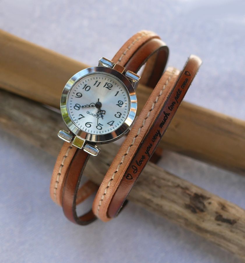 Reloj con doble correa de piel con pespunte natural y un segundo color a elegir para personalizarlo 