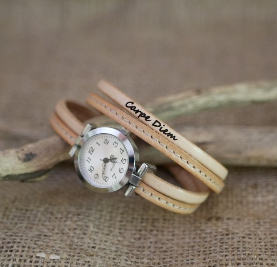 Reloj con doble correa de piel con pespunte natural y un segundo color a elegir para personalizarlo 