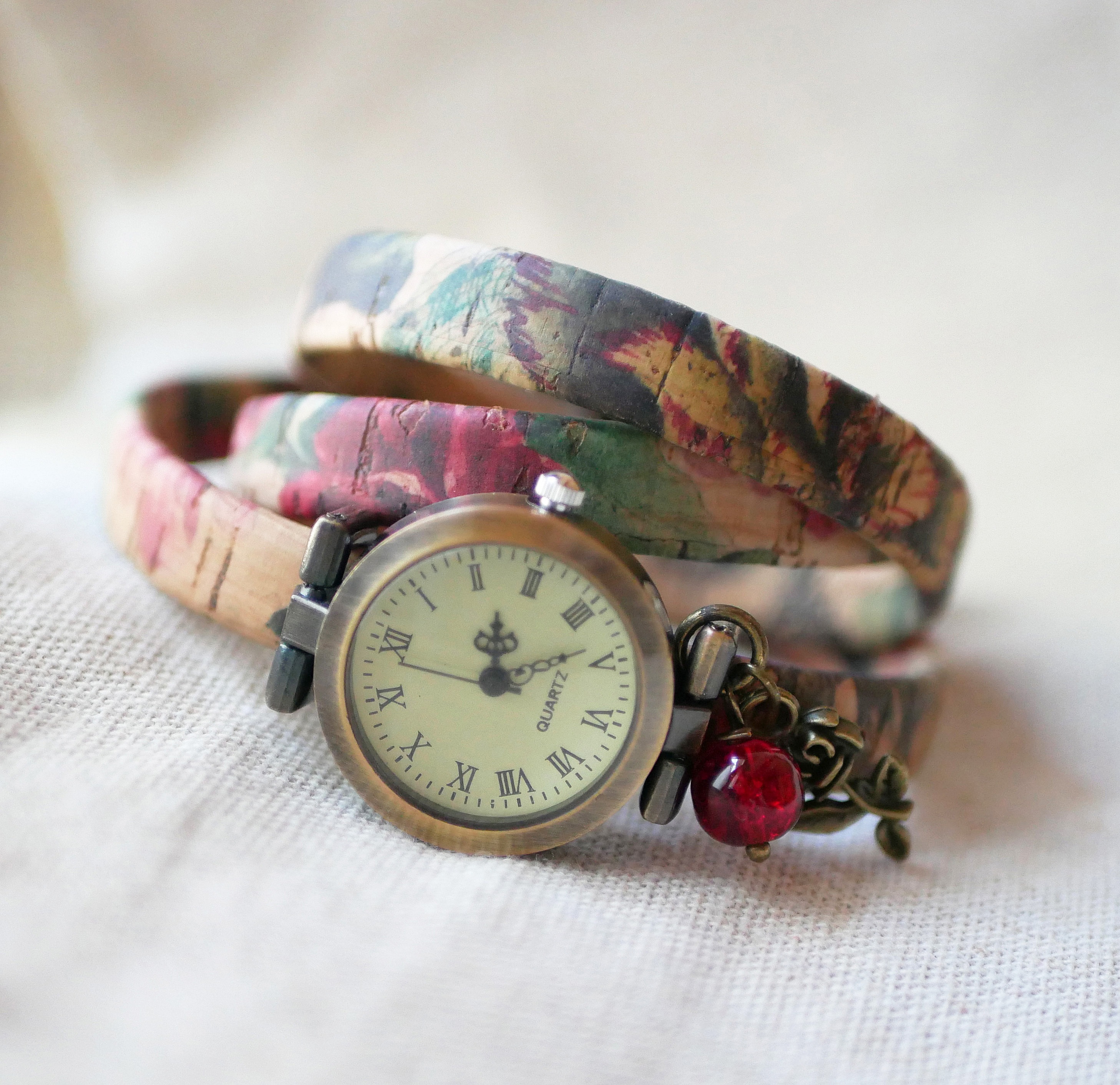 Montre bracelet personnalisable à motif floral vintage.