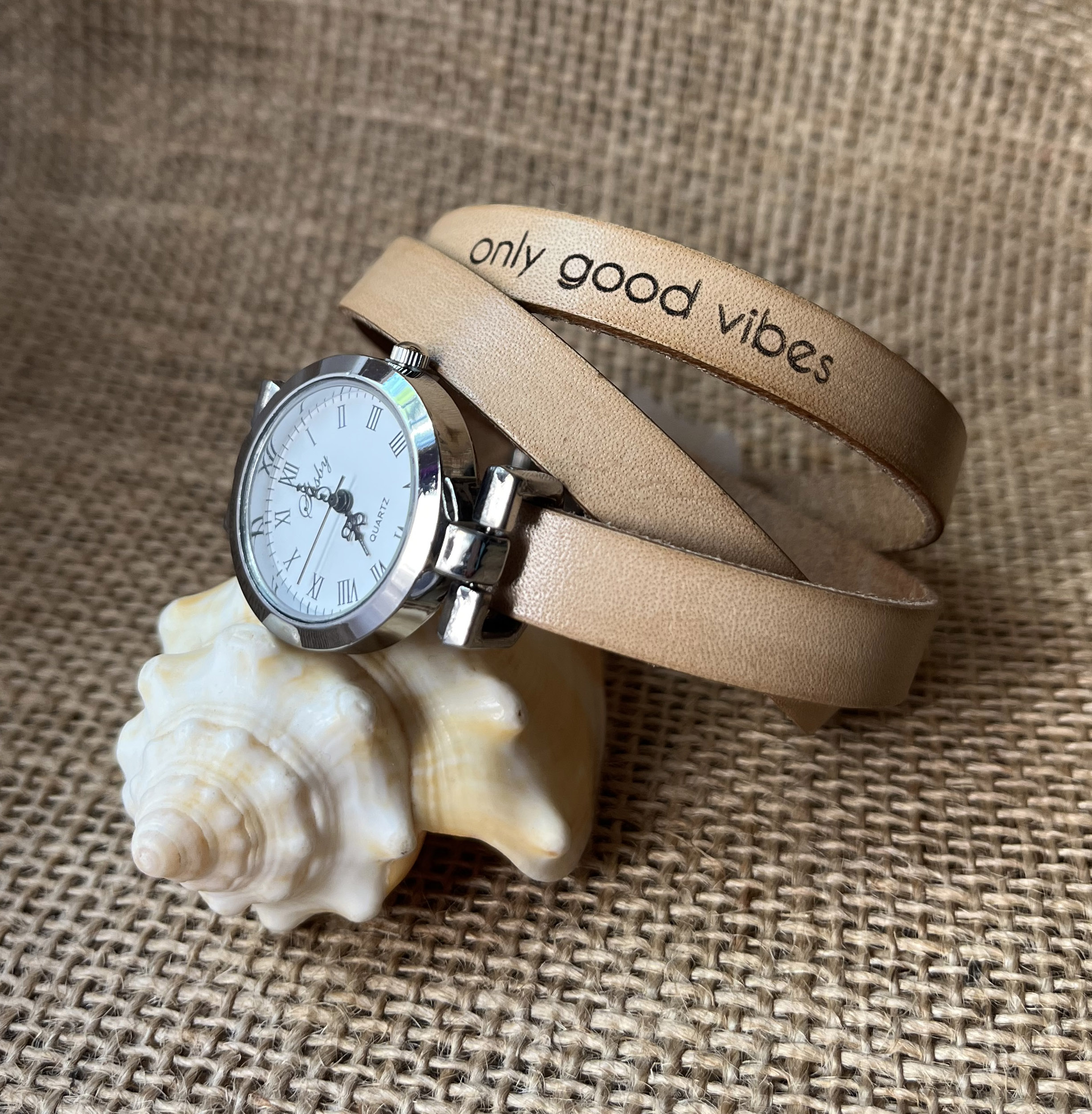 Reloj multigiro personalizable con esfera plateada 