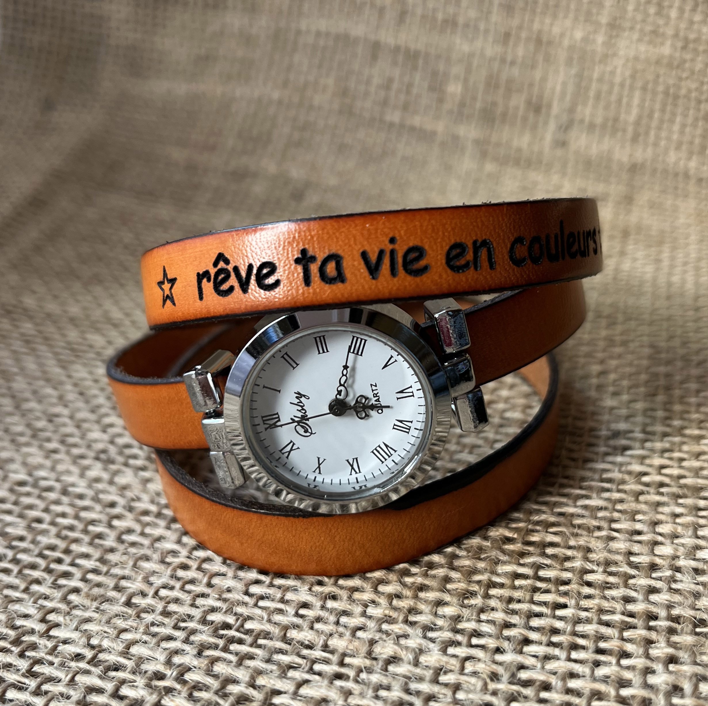 Reloj multigiro personalizable con esfera plateada 