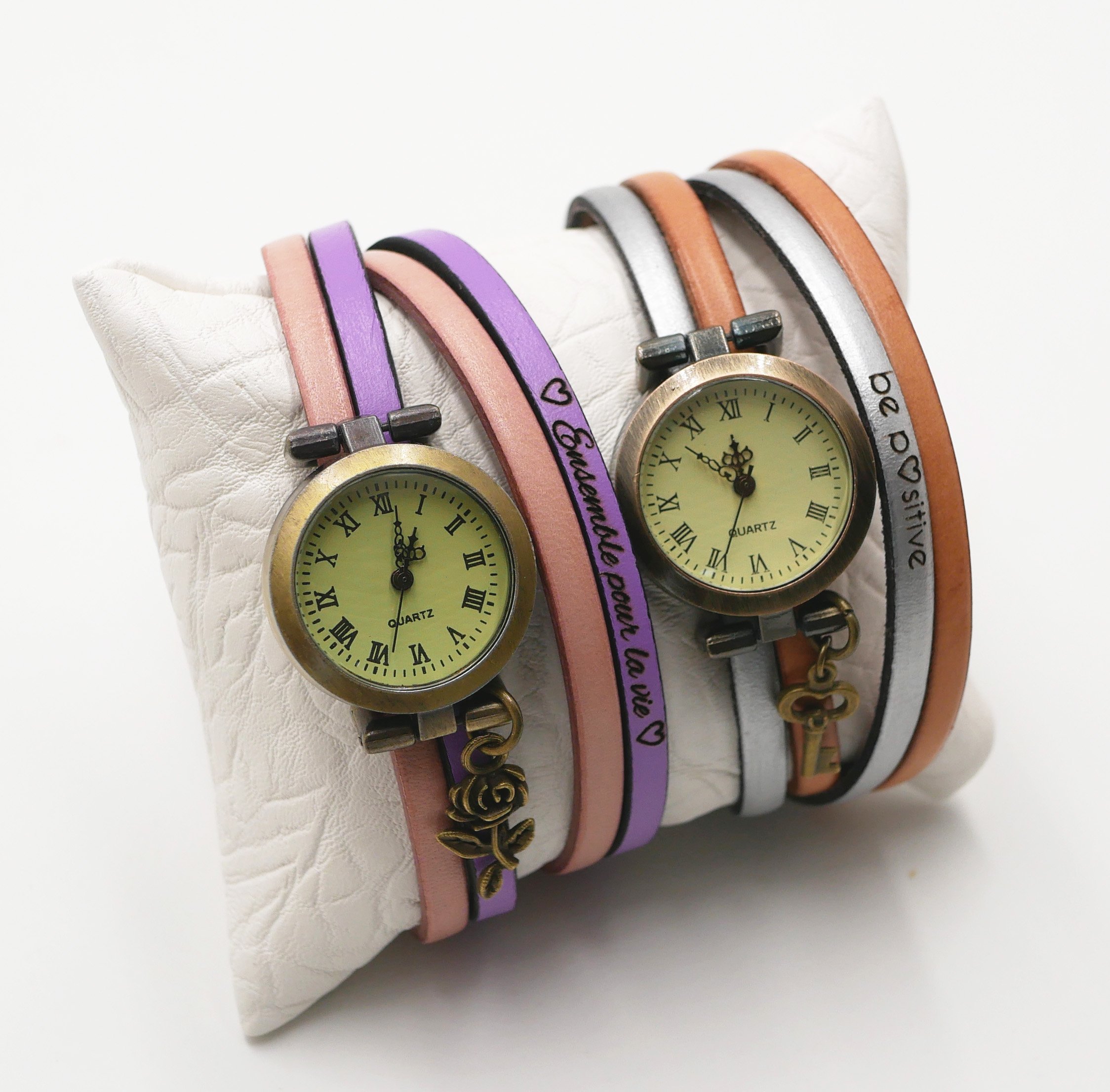 Reloj personalizado de piel de doble vuelta con esfera en n&uacute;meros &aacute;rabes