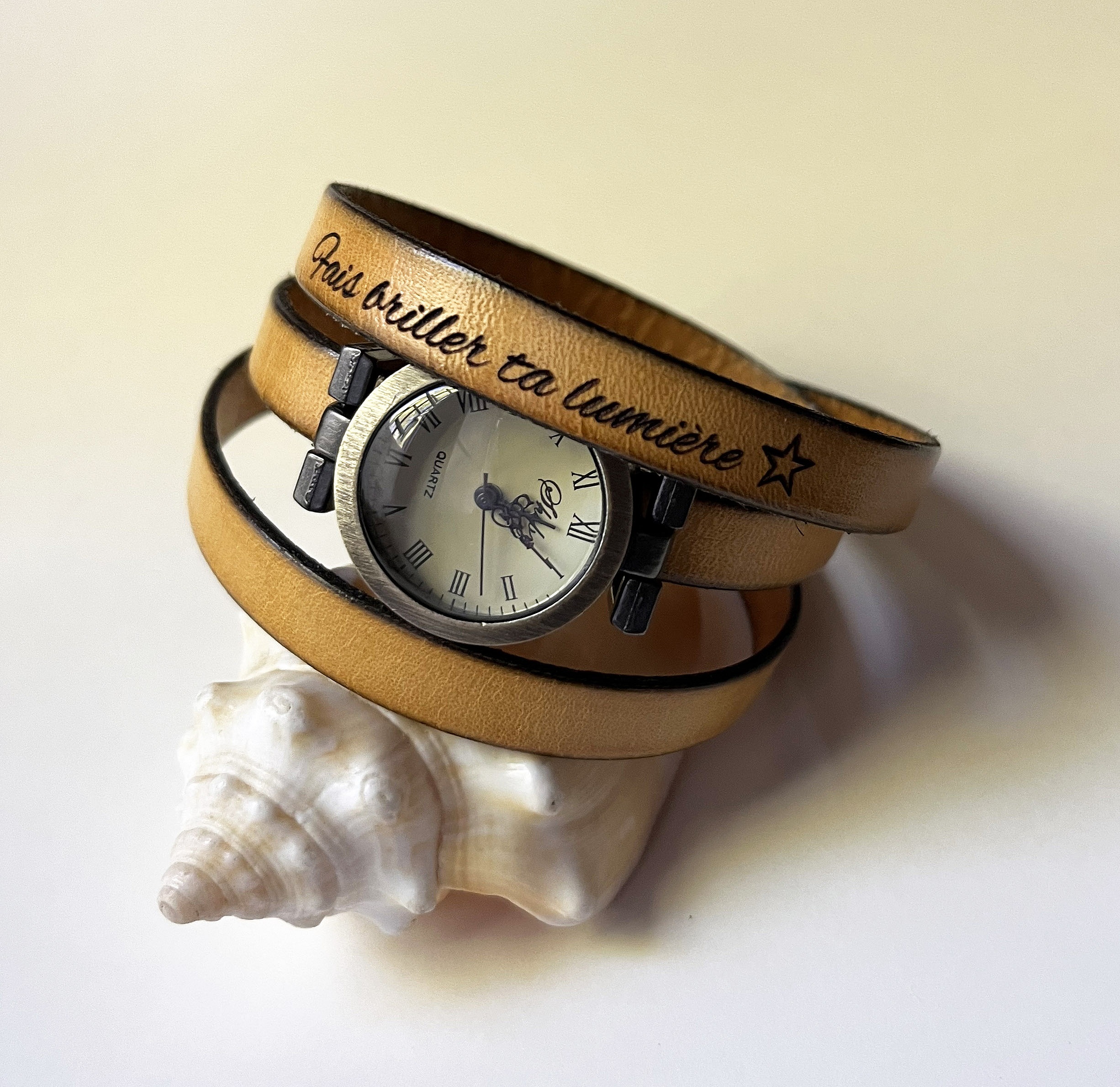 Reloj triple tour personalizable con esfera de bronce 