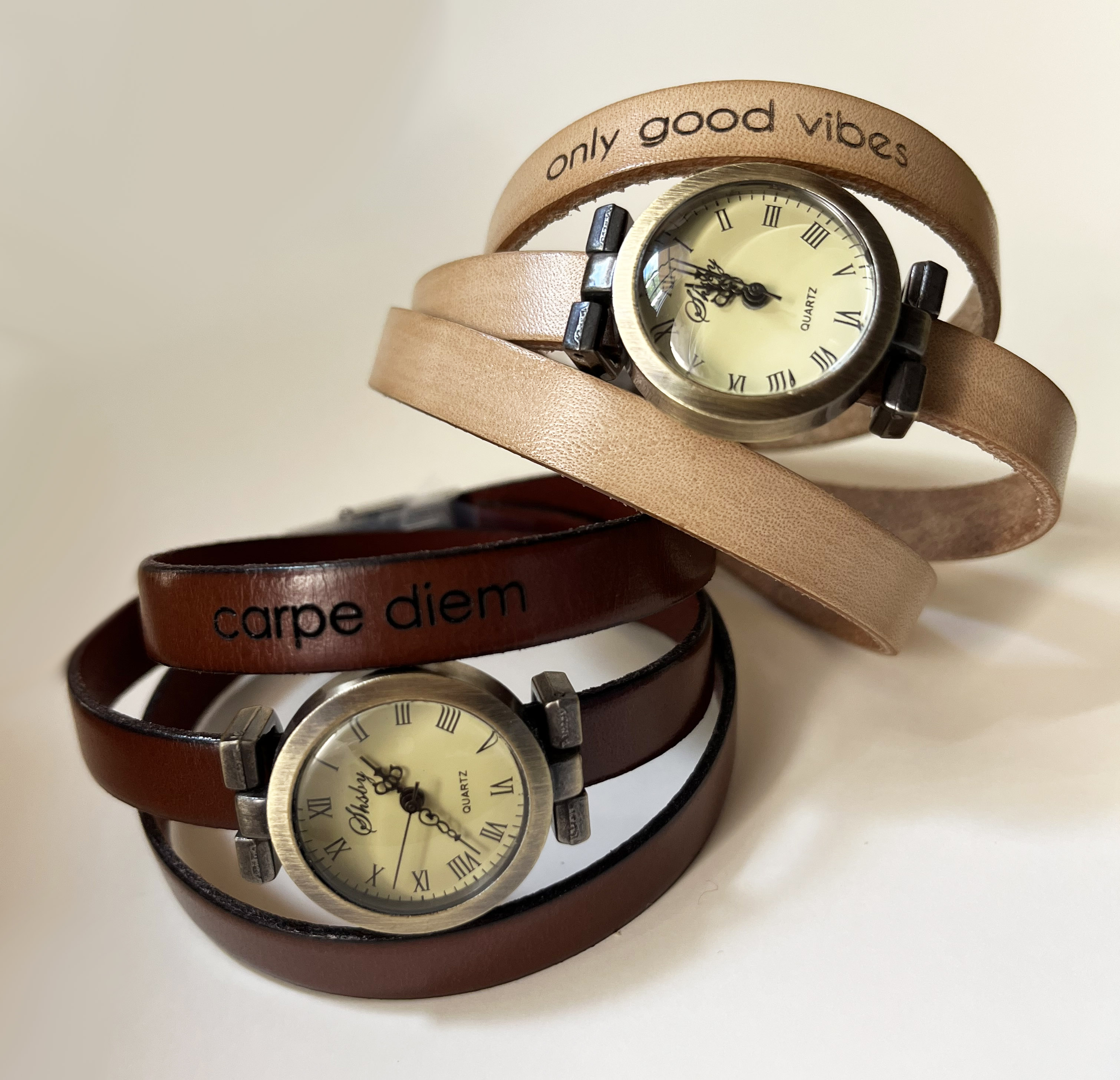 Reloj triple tour personalizable con esfera de bronce 