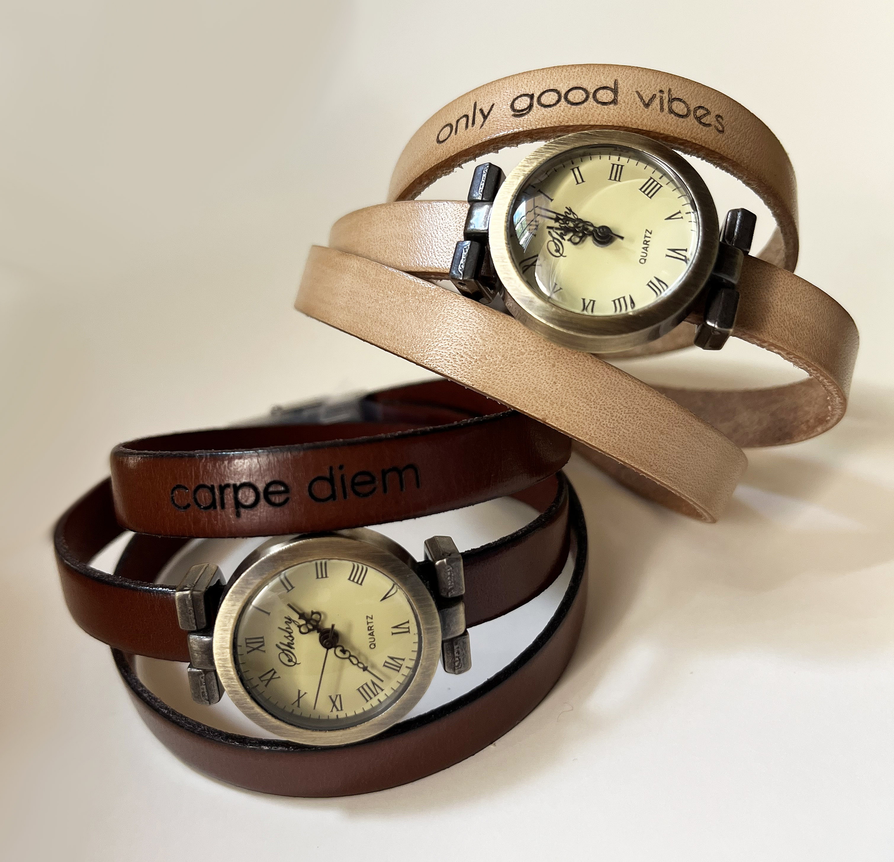 Reloj triple tour personalizable con esfera de bronce 