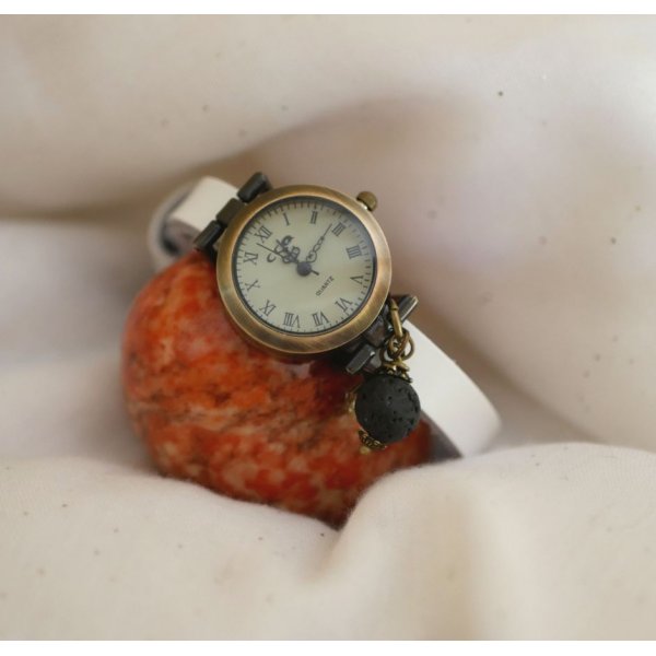 Reloj con colgante de piedra de lava y correa de piel a elegir