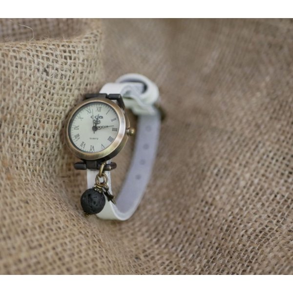 Reloj con colgante de piedra de lava y correa de piel a elegir