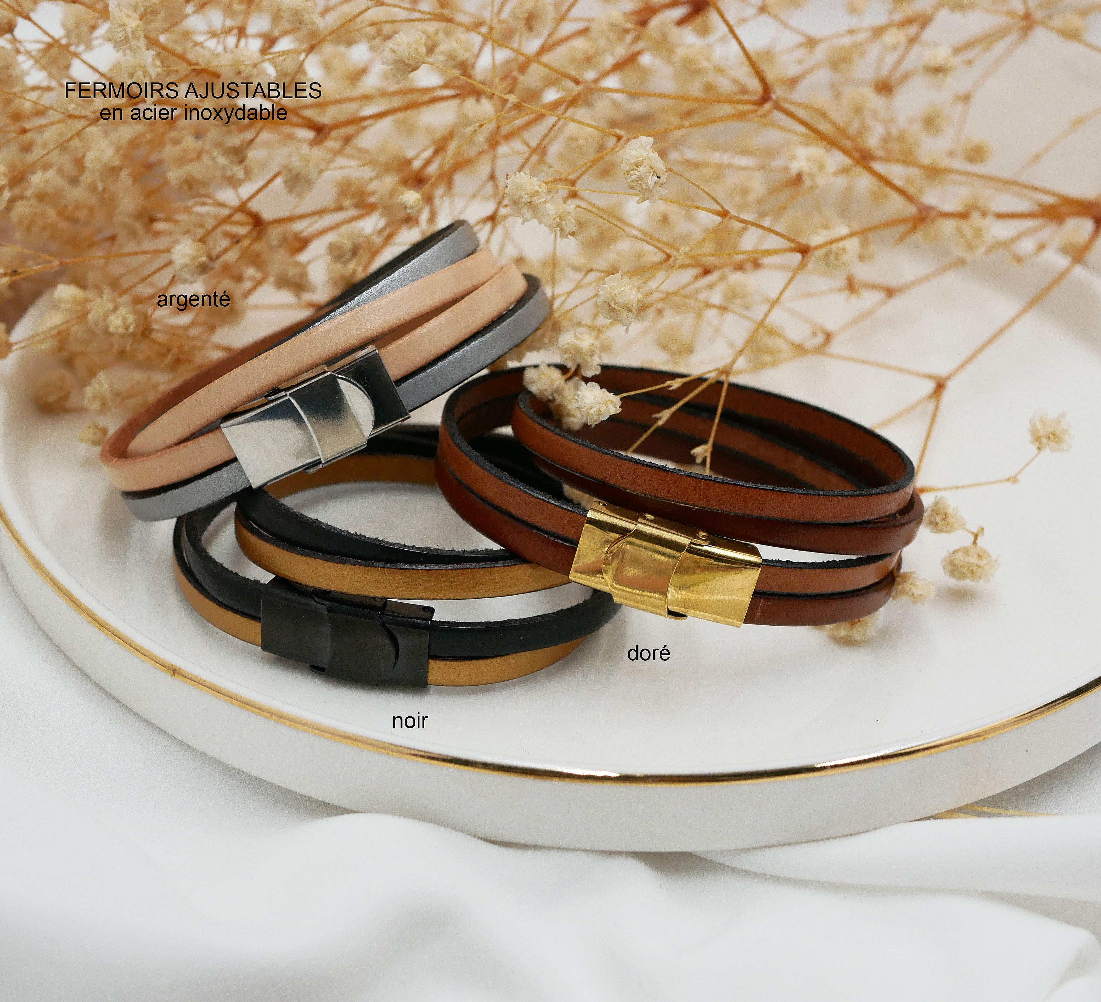 Reloj con cabuj&oacute;n de madera grabado, correa de piel doble y esfera de bronce