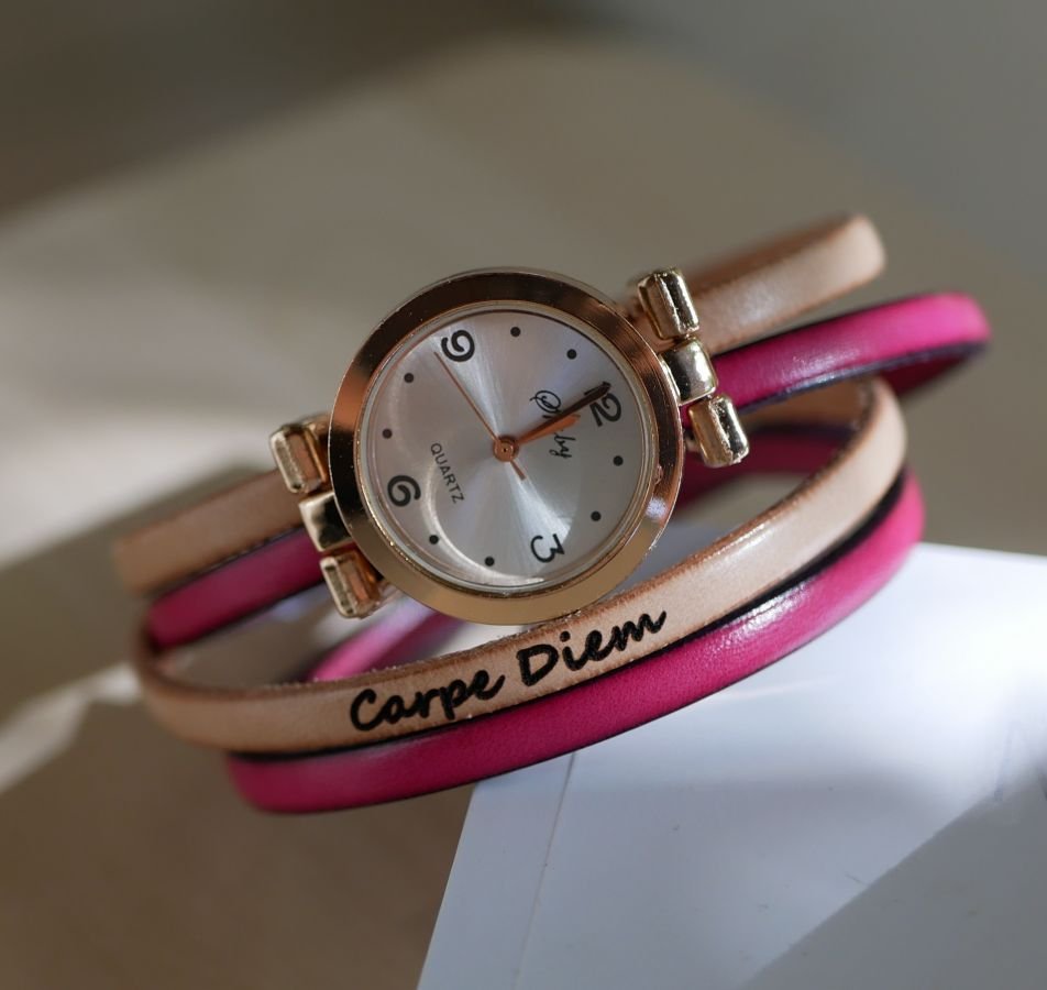 Reloj con esfera de oro rosa y pulsera de doble vuelta para personalizar