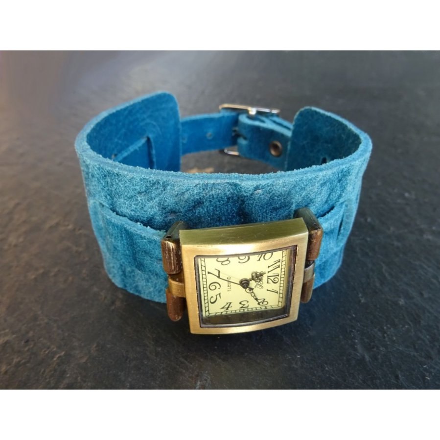 Reloj cuadrado con brazalete de cuero azul