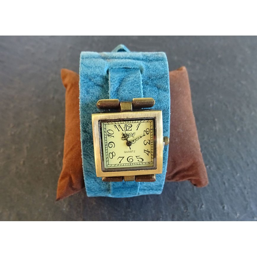 Reloj cuadrado con brazalete de cuero azul