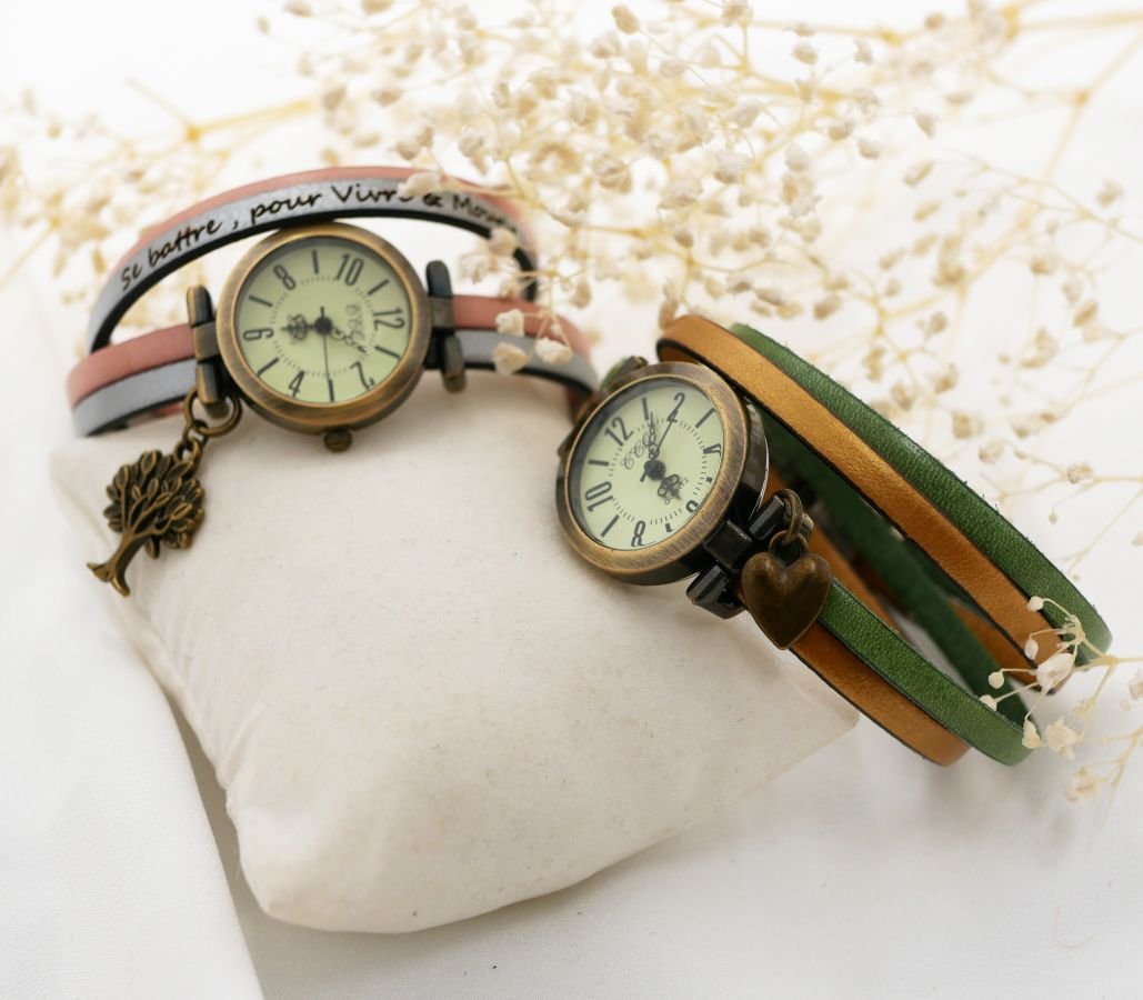 Reloj personalizable con esfera de bronce y números árabes en una correa de piel de 2 vueltas 