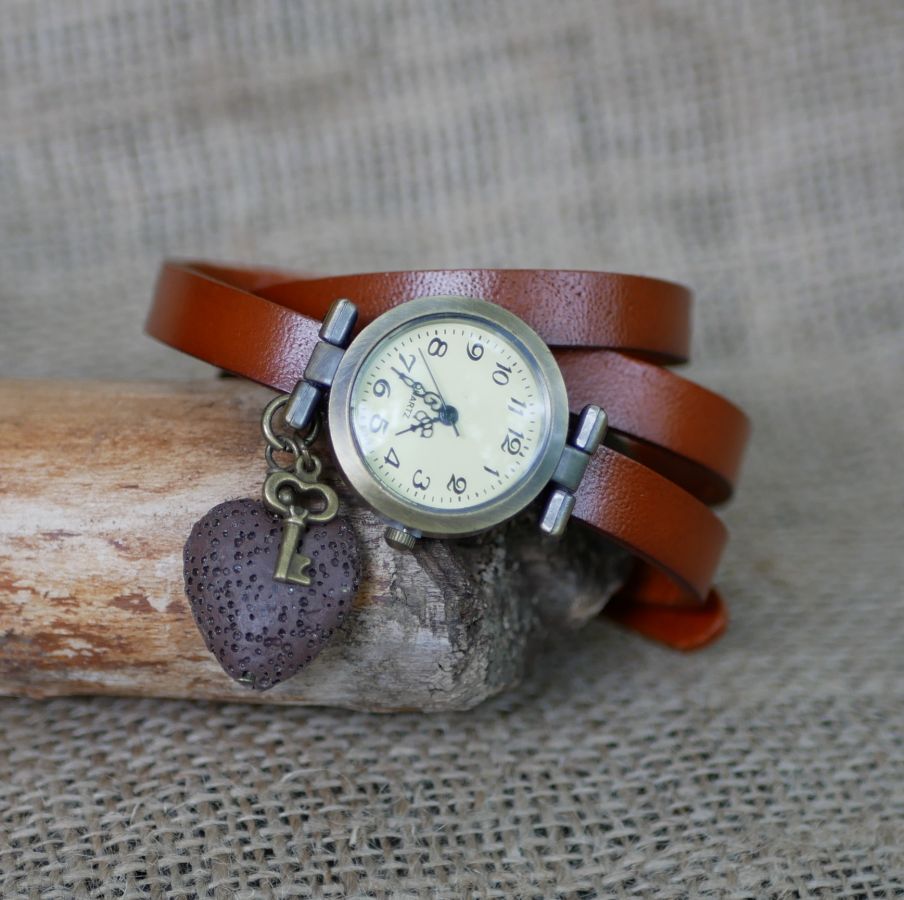 Reloj con difusor de piedra de lava y correa de piel