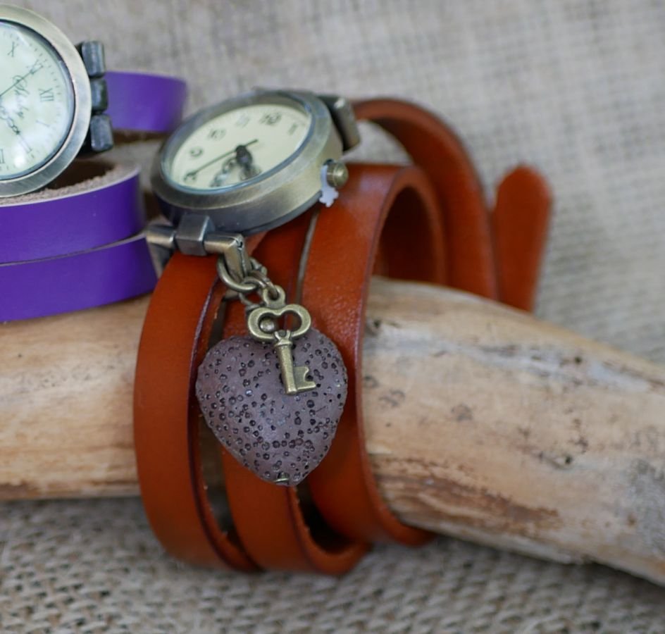 Reloj con difusor de piedra de lava y correa de piel