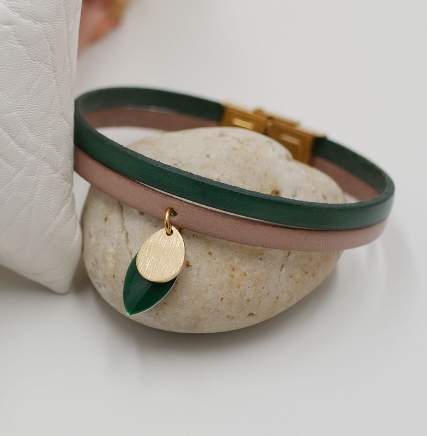 Juego de pendientes y pulsera de cuero con lentejuelas verde abeto