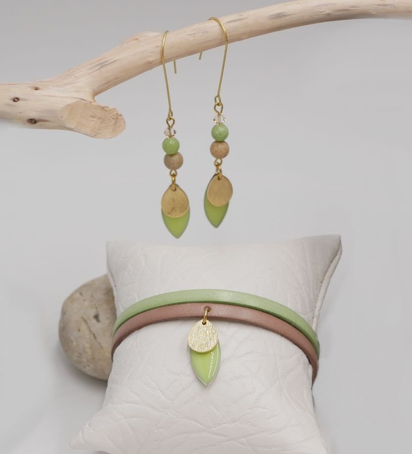 Juego de pendientes y pulsera de cuero con lentejuelas verde almendra