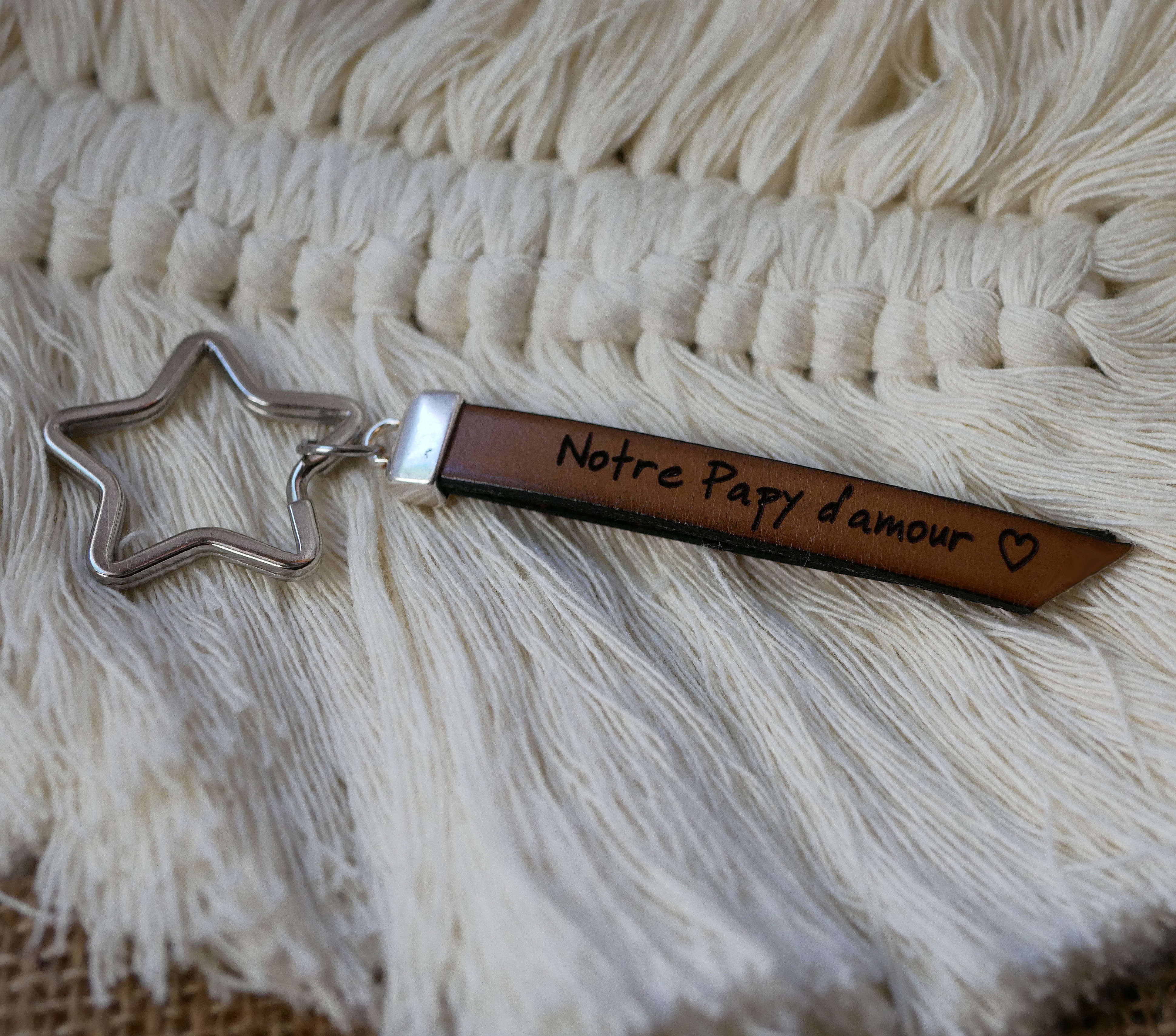 Llavero doble plano de cuero para personalizar con un nombre, tel&eacute;fono o mensaje