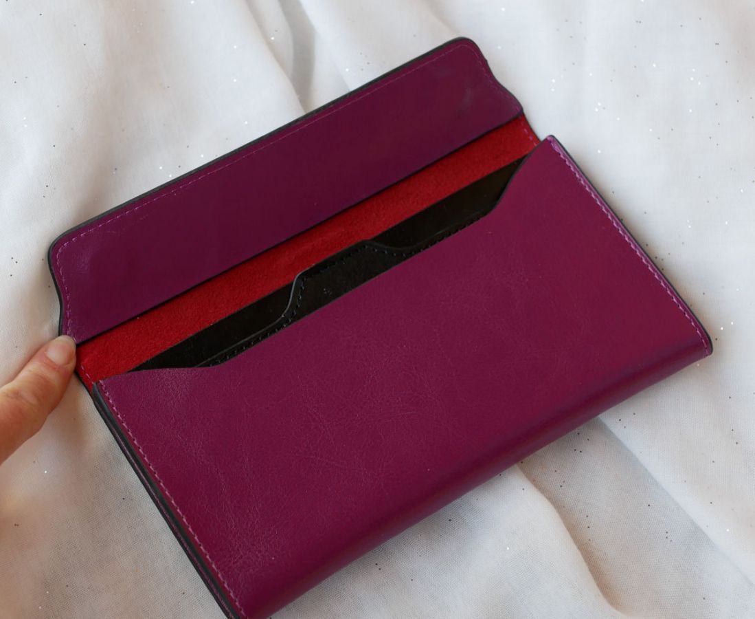 Cartera de piel morada para personalizar