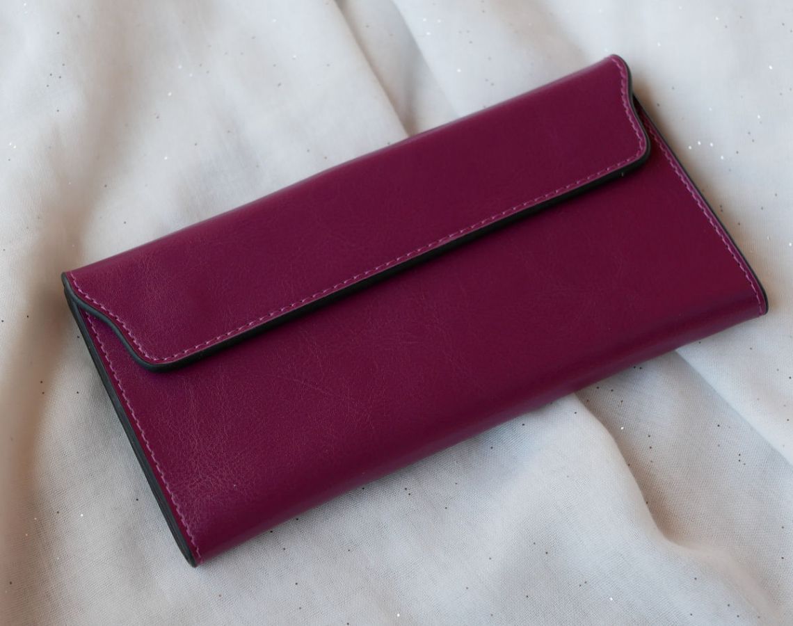 Cartera de piel morada para personalizar