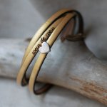 Pulsera de cuero personalizable para mujer con diseño de corazón plateado