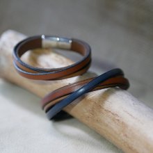 Pulsera brazalete bicolor de cuero cruzado con mensaje grabado para hombre