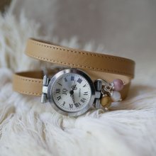Reloj pulsera de piel con cuentas de color camel