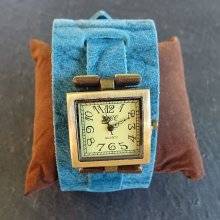 Reloj cuadrado con brazalete de cuero azul